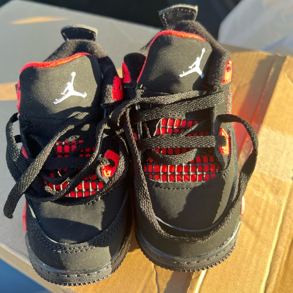 Jordan 4 size 6c